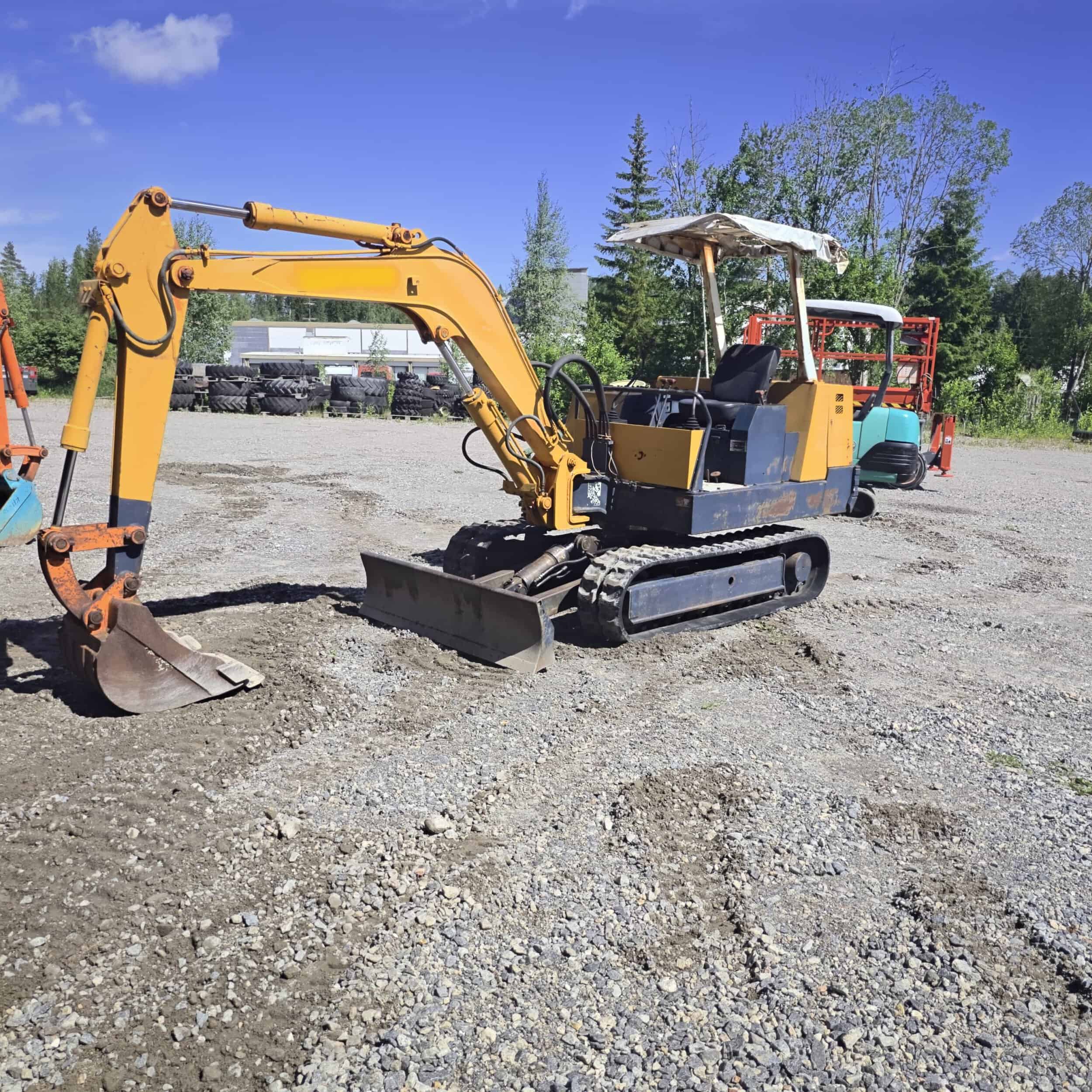TAKEUCHI TB350 Kumitelainen minikaivuri