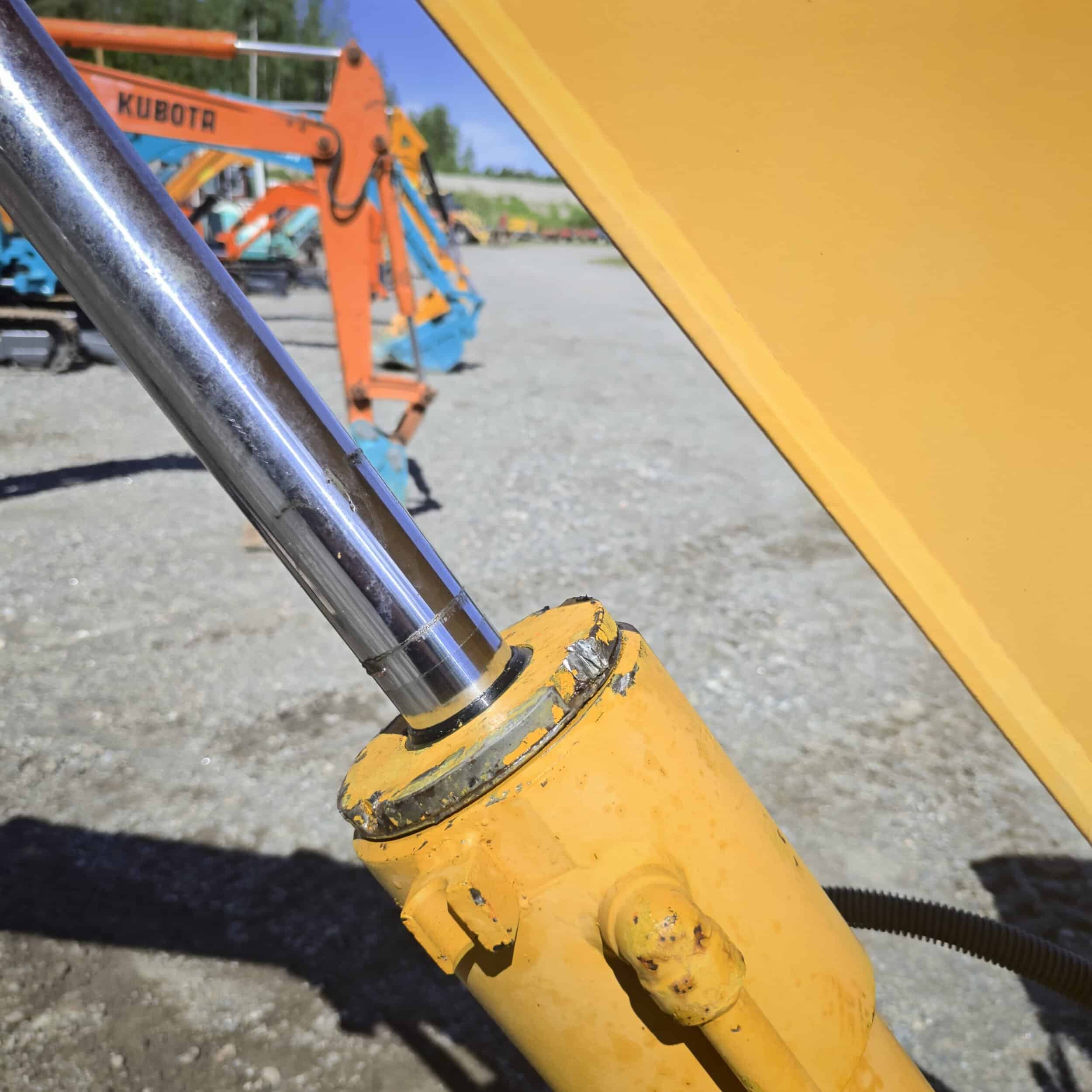 TAKEUCHI TB350 Kumitelainen minikaivuri - Image 17