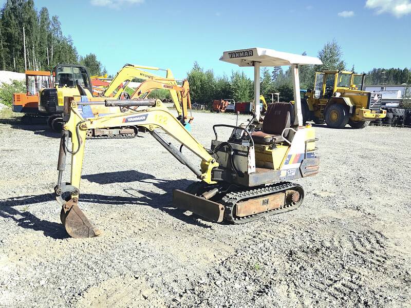 YANMAR B12 Kumitelainen minikaivuri