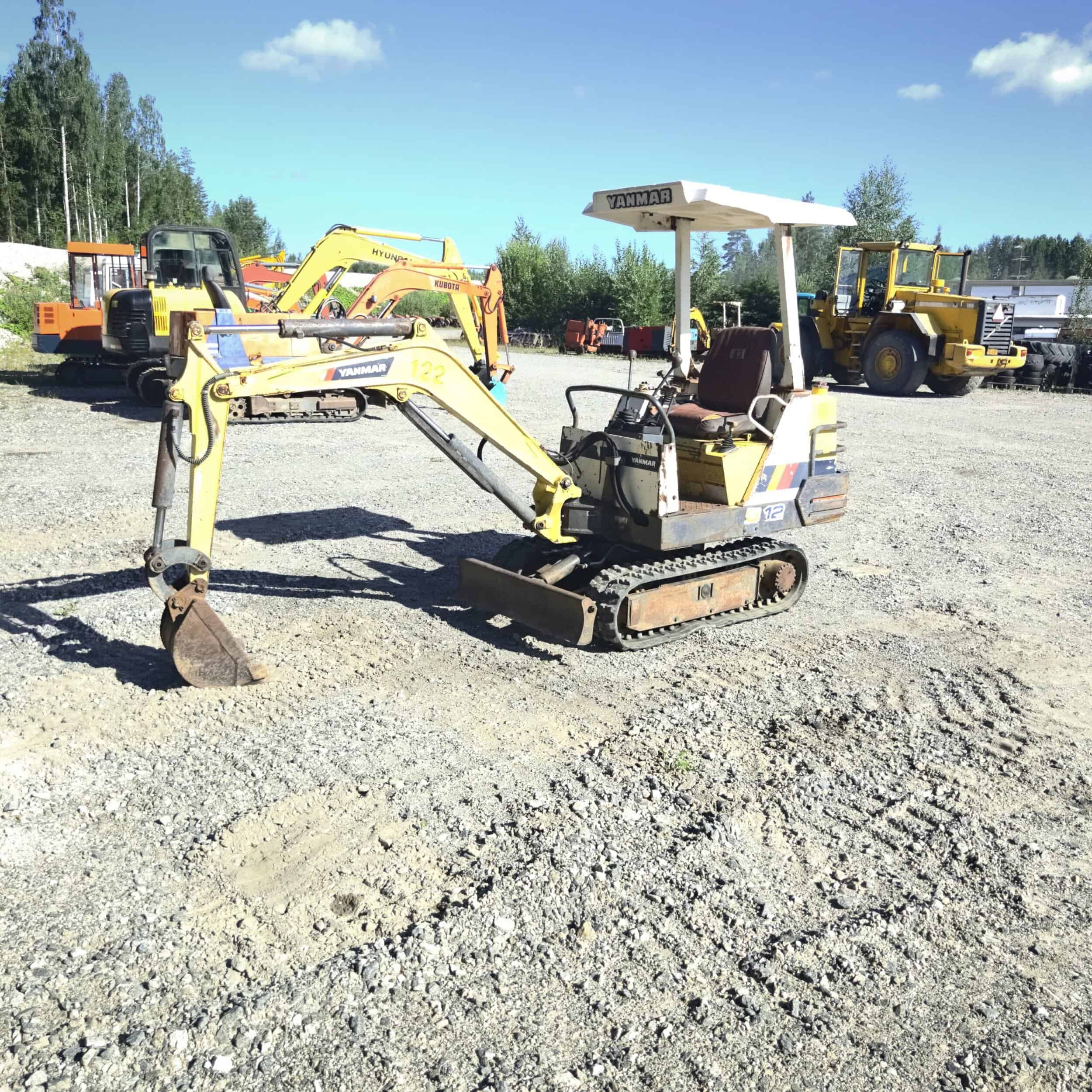 YANMAR B12 Kumitelainen minikaivuri
