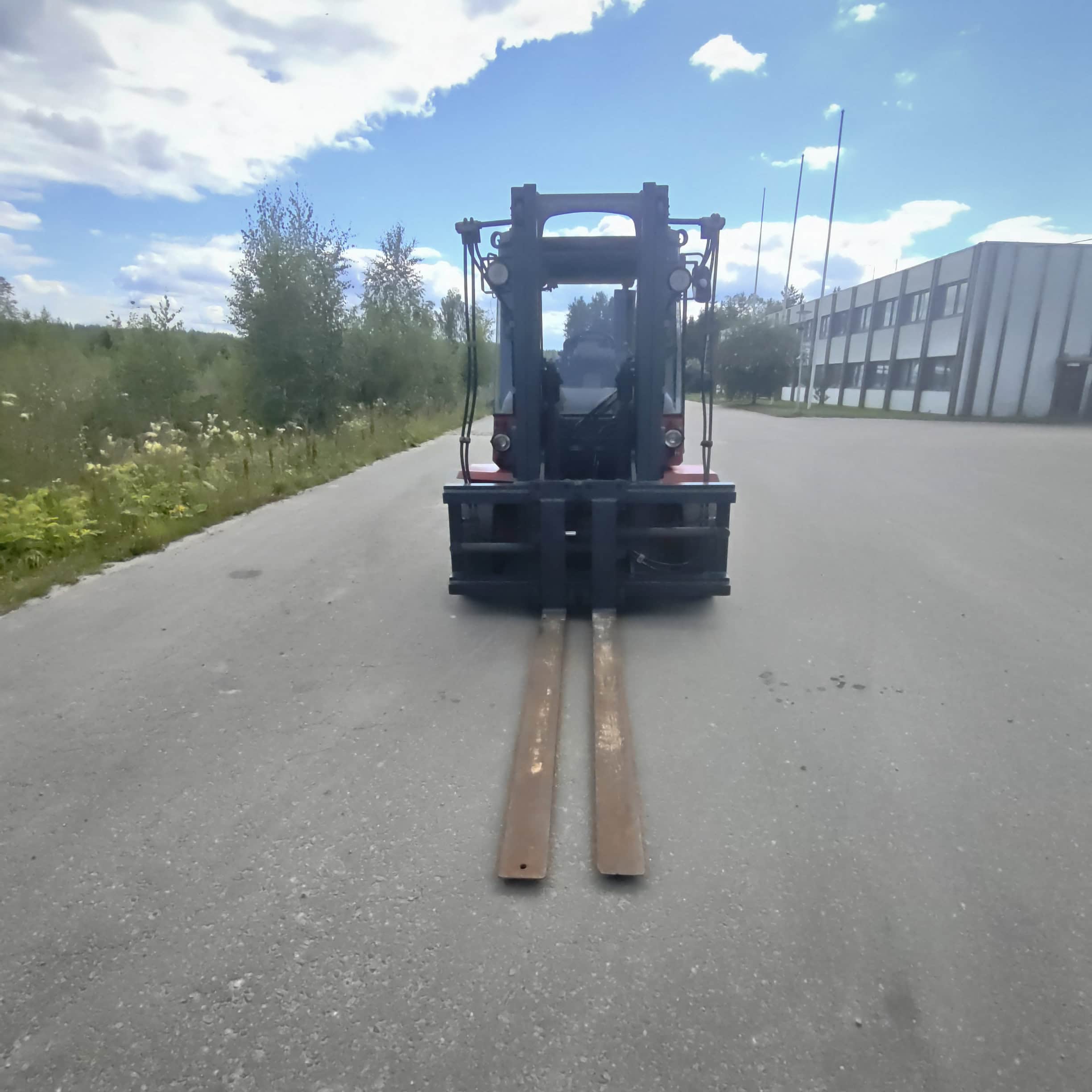 Kalmar DCD70-6H 7t Diesel Trukki - Image 9