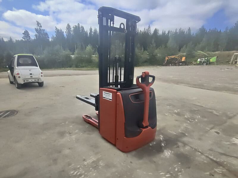 Linde L14I  Sähköinen pinoamisvaunu