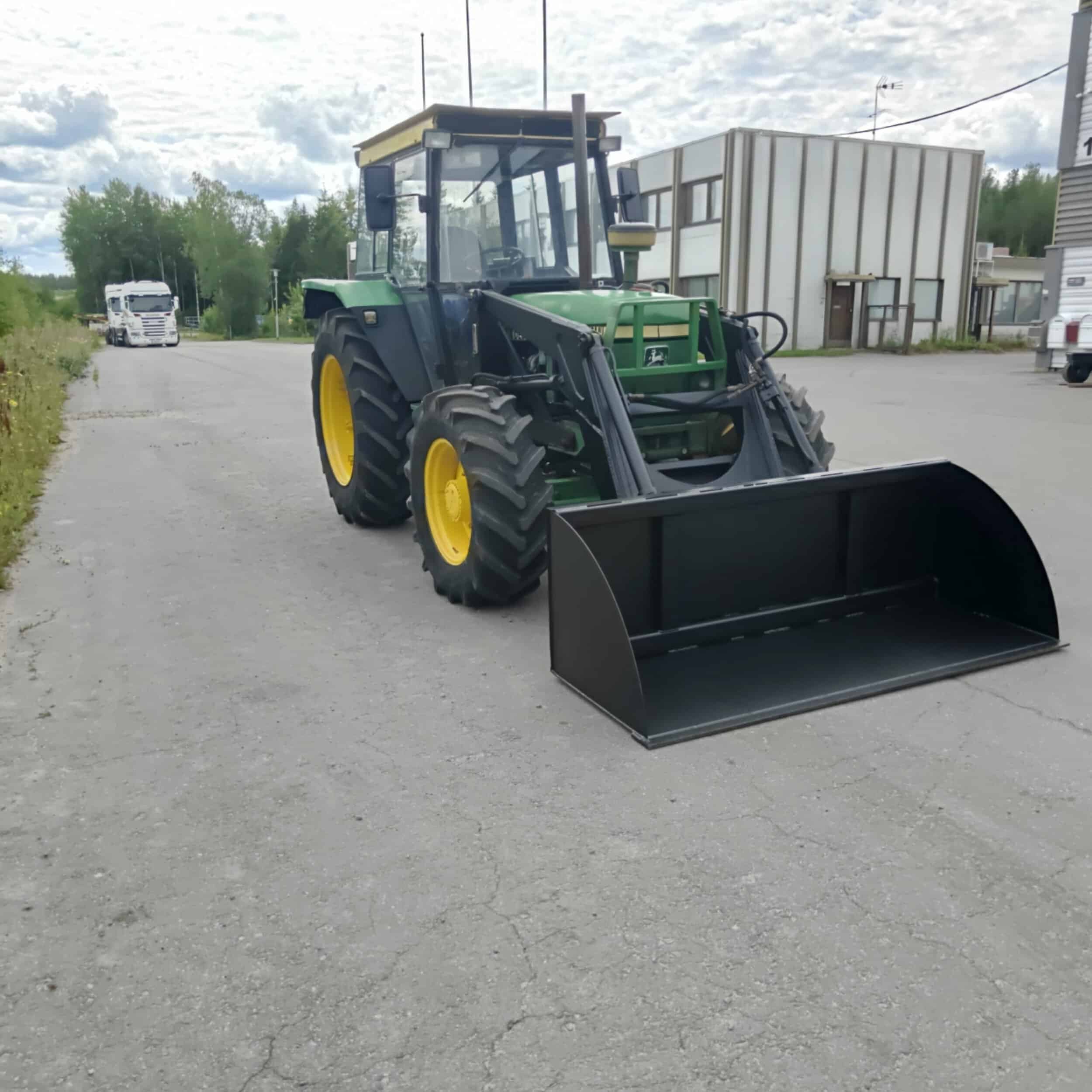 John Deere 2140 4x4 Etukuormaimella - Image 9