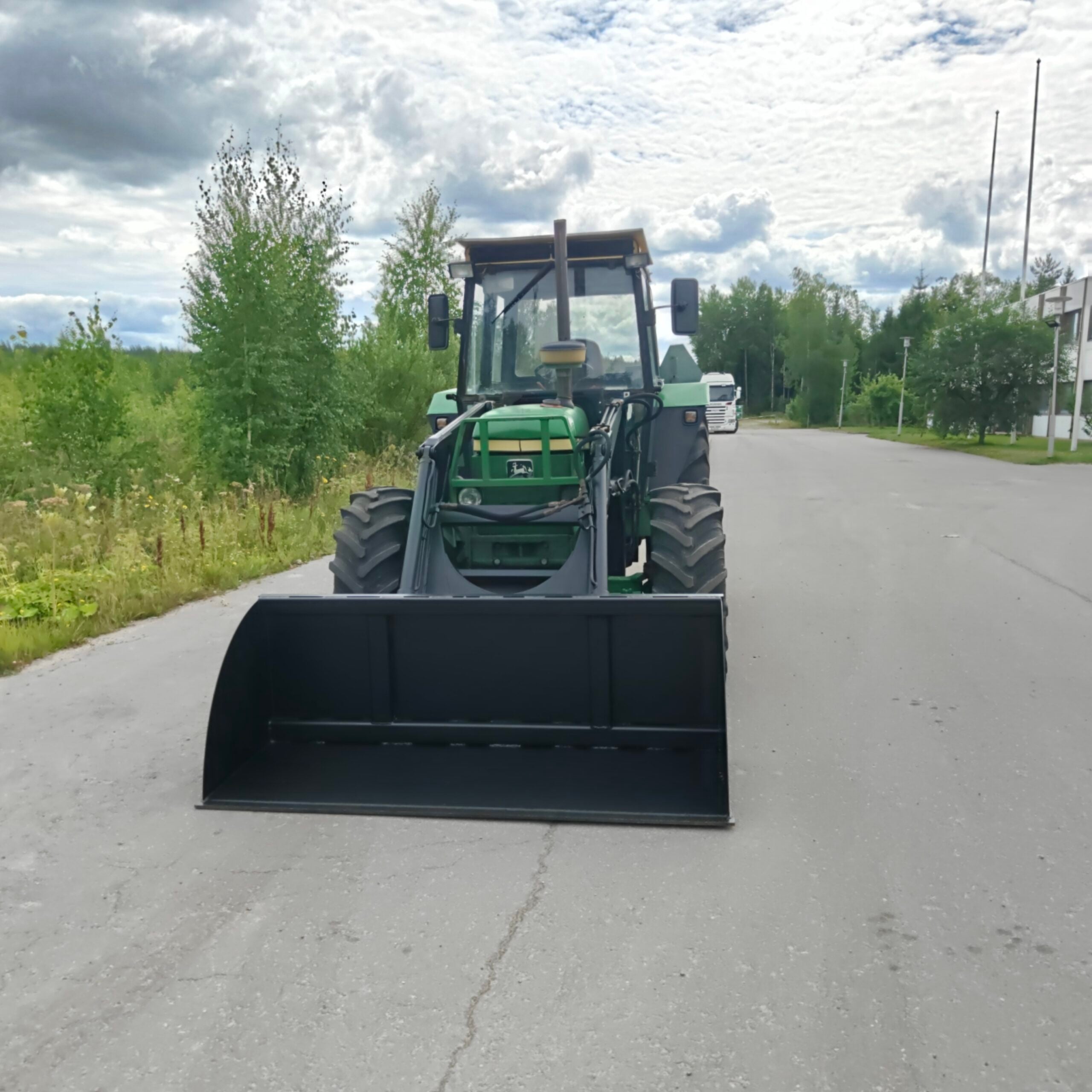 John Deere 2140 4x4 Etukuormaimella - Image 3