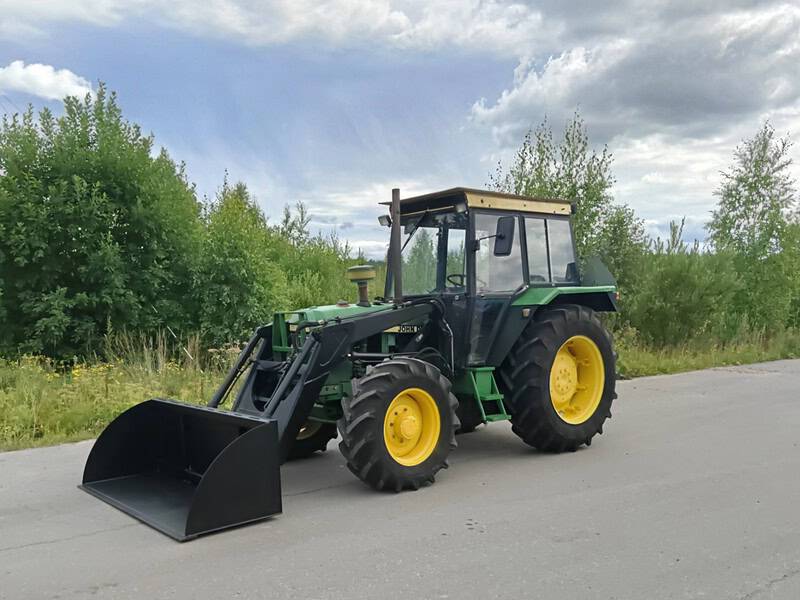 John Deere  2140 4x4 Etukuormaimella