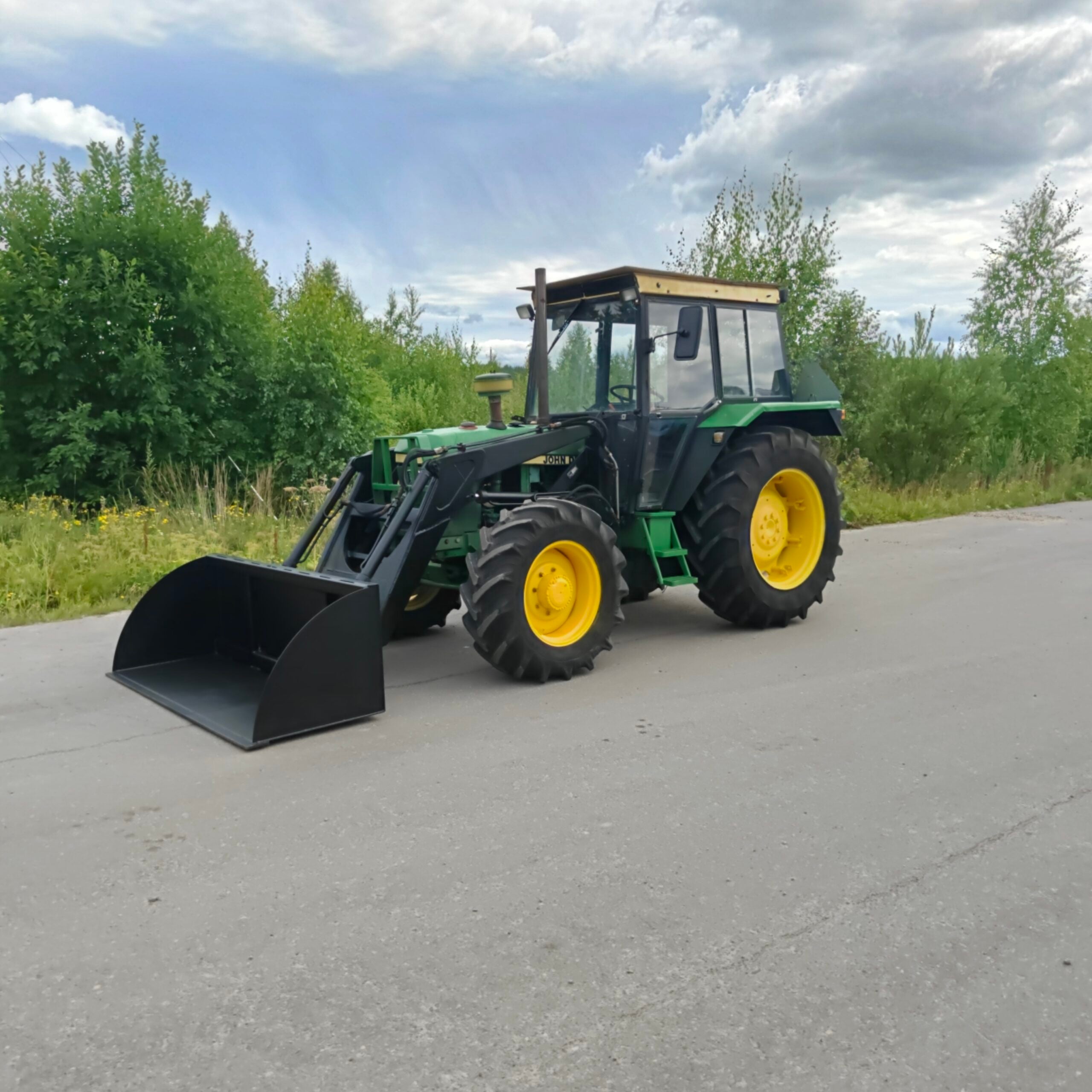 John Deere 2140 4x4 Etukuormaimella