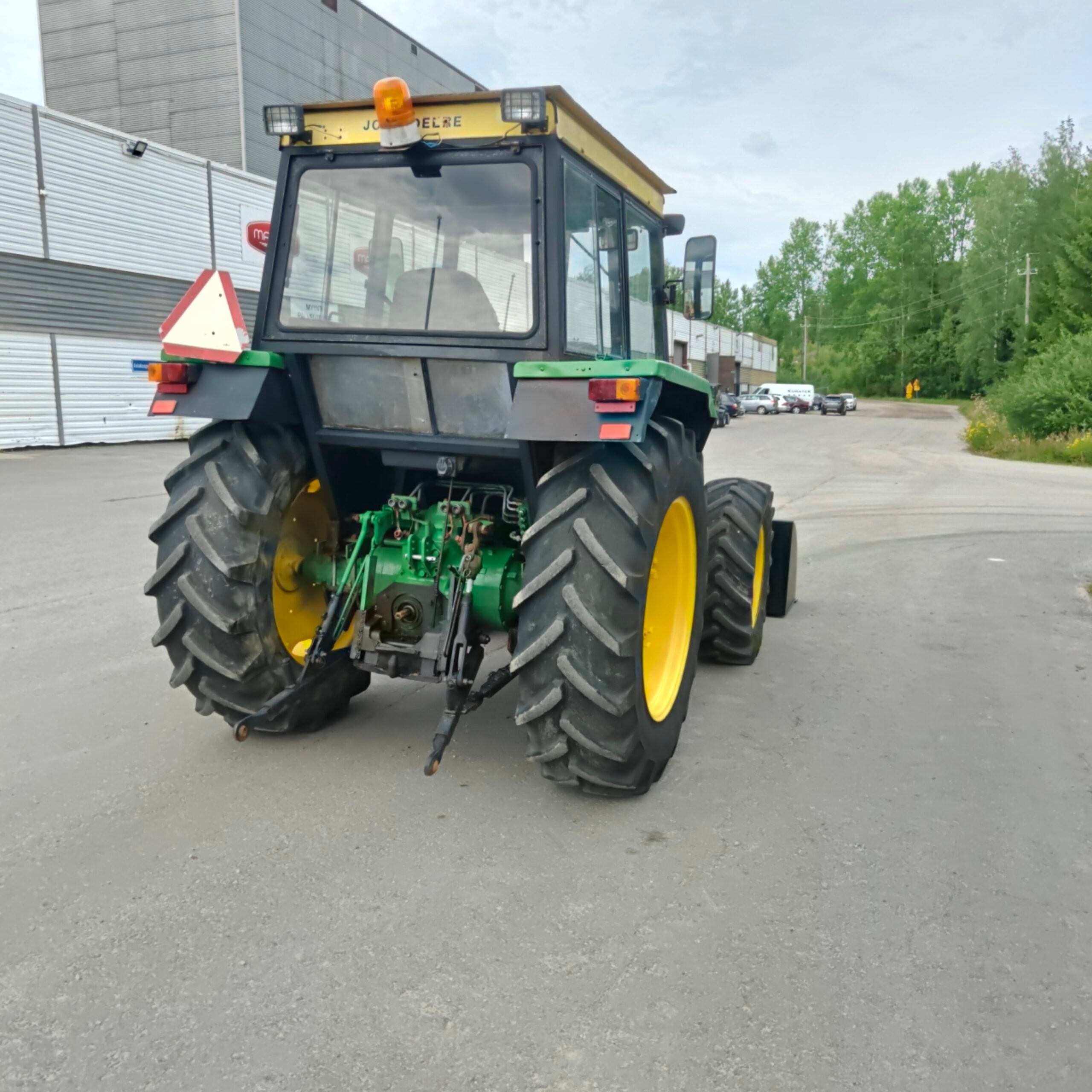 John Deere 2140 4x4 Etukuormaimella - Image 4
