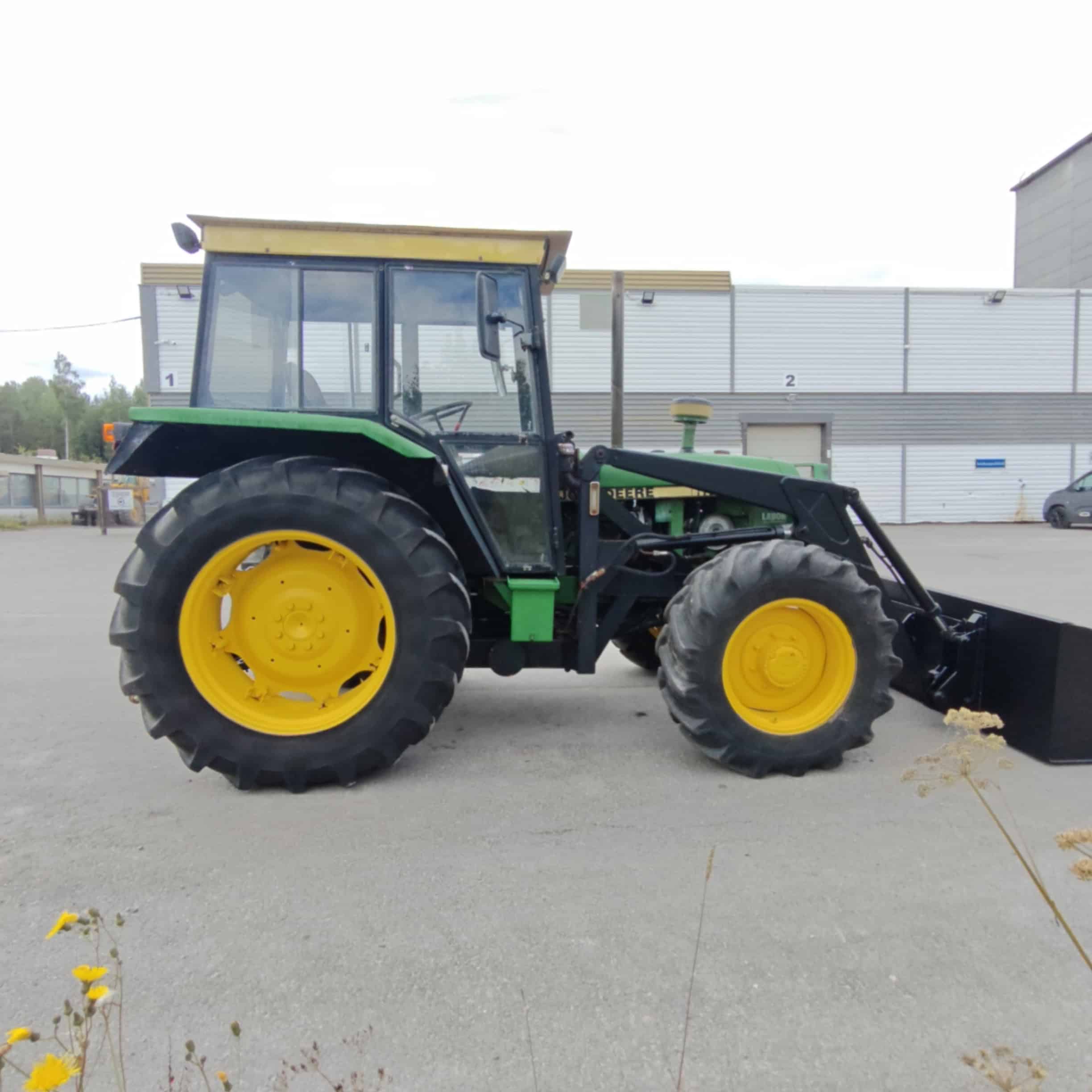 John Deere 2140 4x4 Etukuormaimella - Image 10
