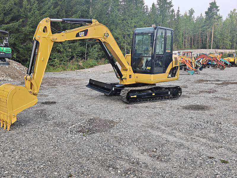 CAT 306 rautatelainen minikaivuri vm2022