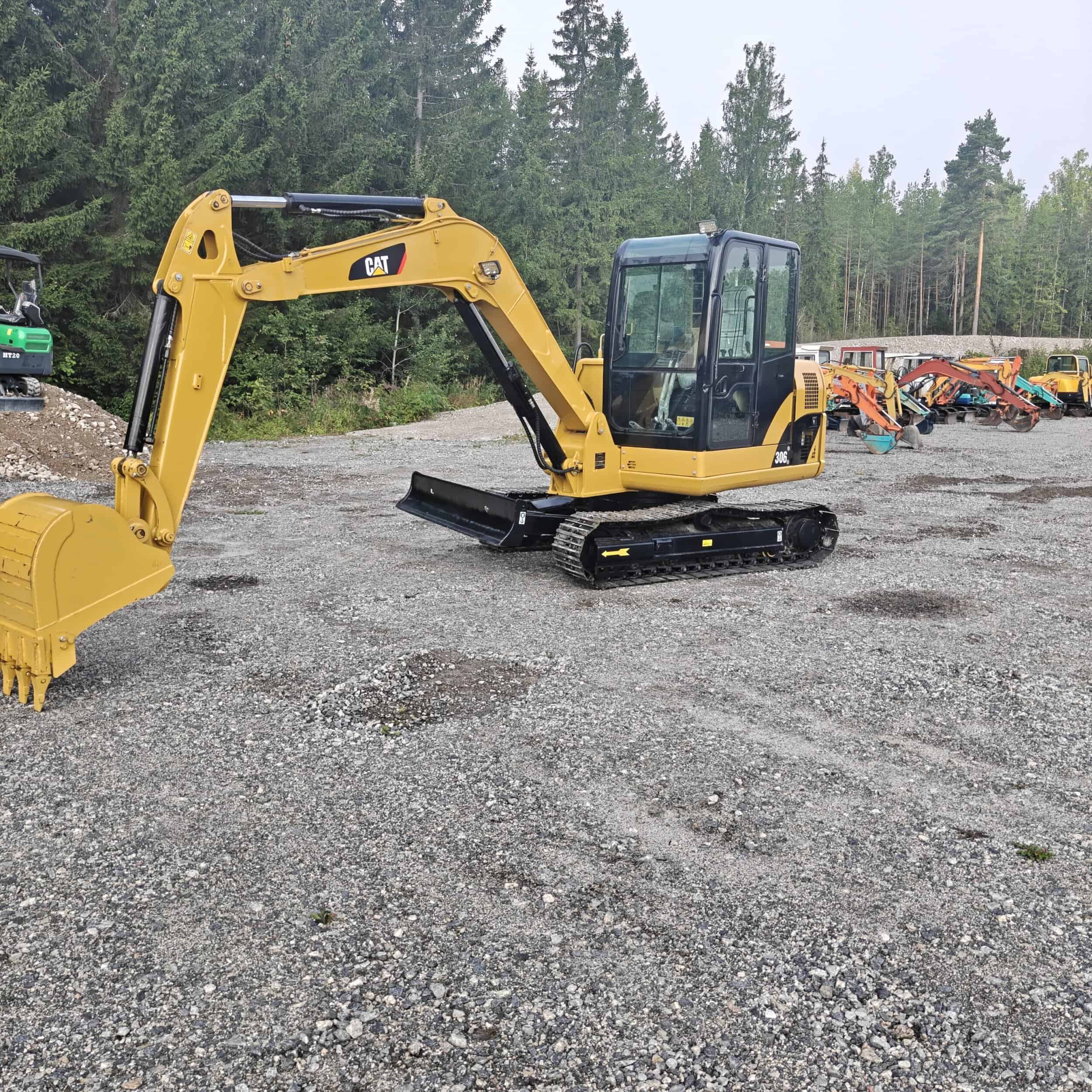 CAT 306 rautatelainen minikaivuri vm2022