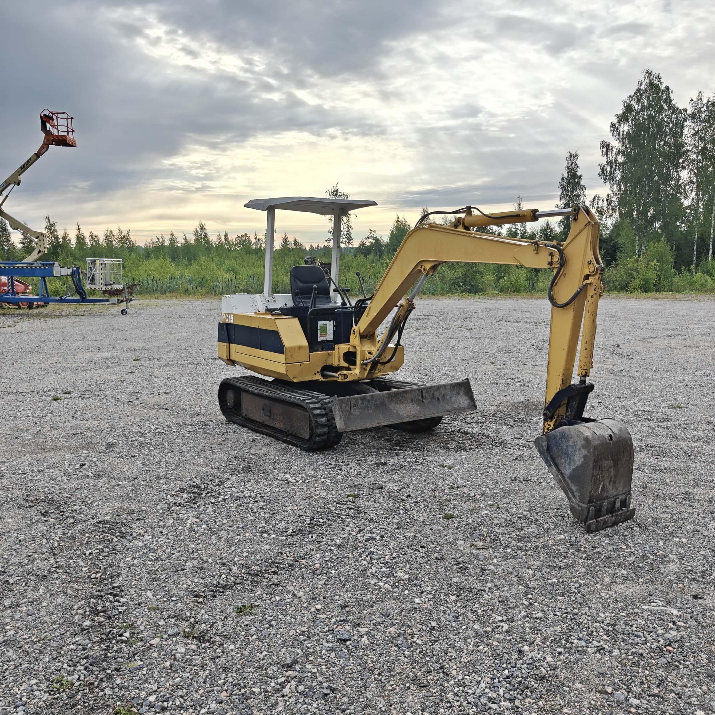 KOMATSU PC15-2 Kumitelainen minikaivuri - Image 5