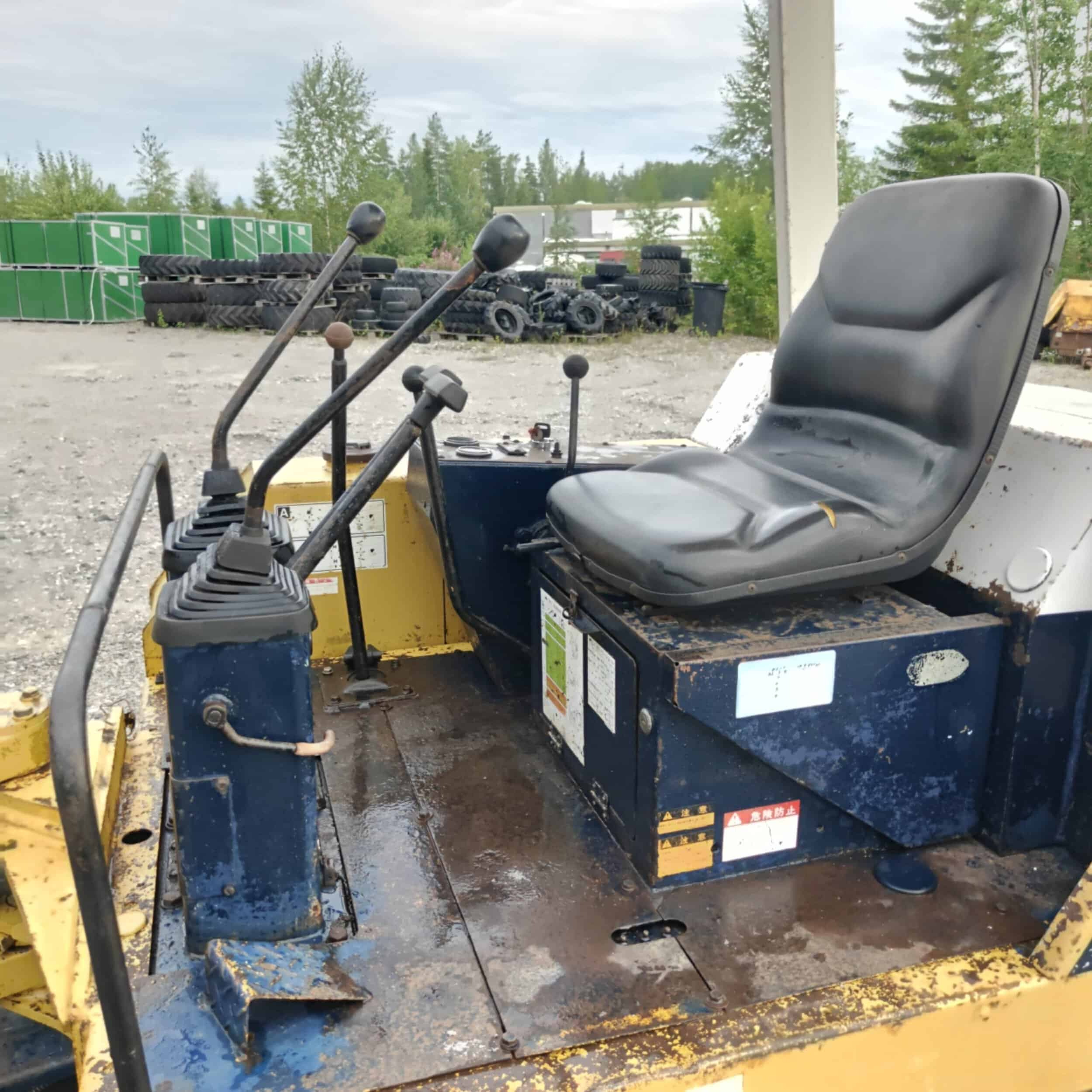 KOMATSU PC15-2 Kumitelainen minikaivuri - Image 18