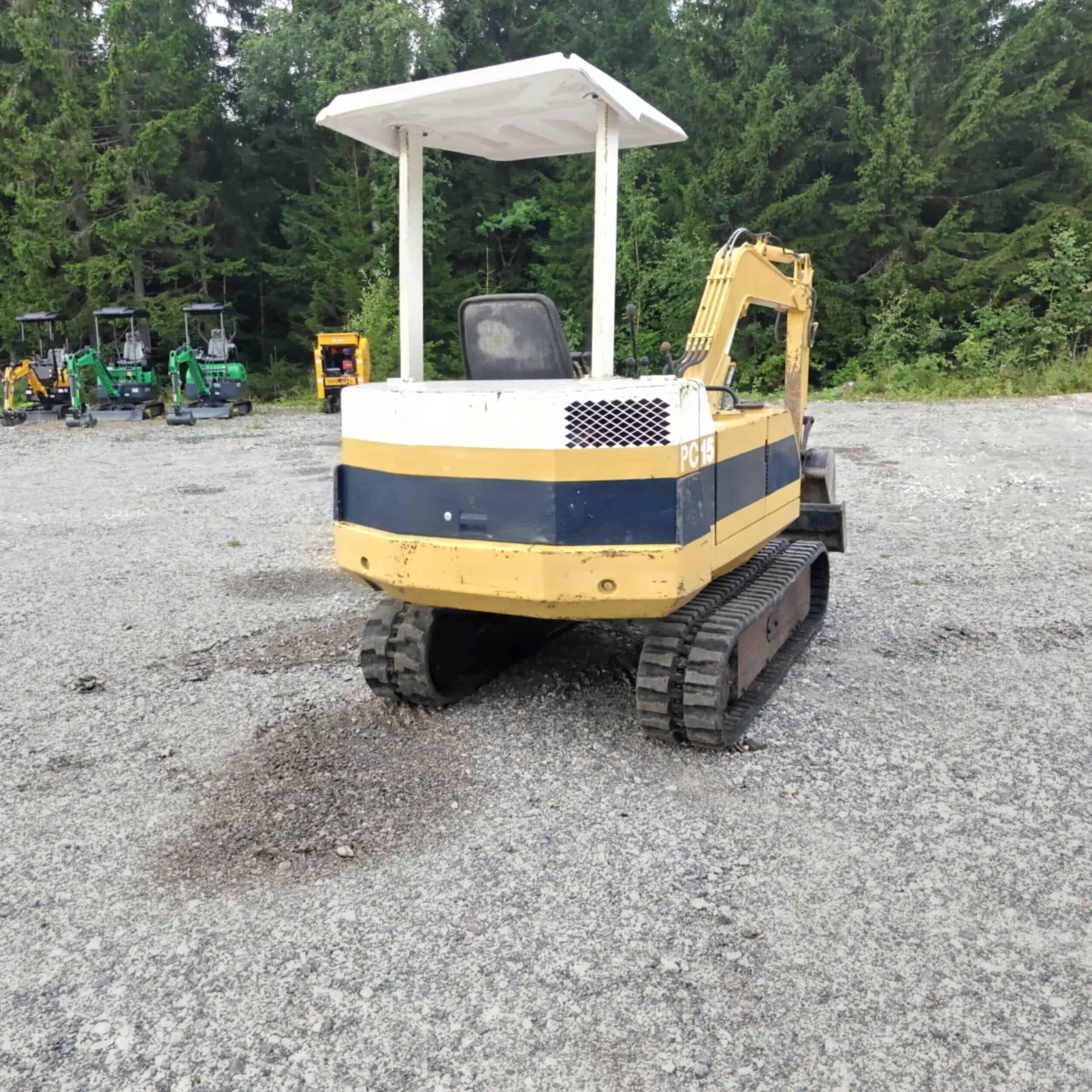 KOMATSU PC15-2 Kumitelainen minikaivuri - Image 9