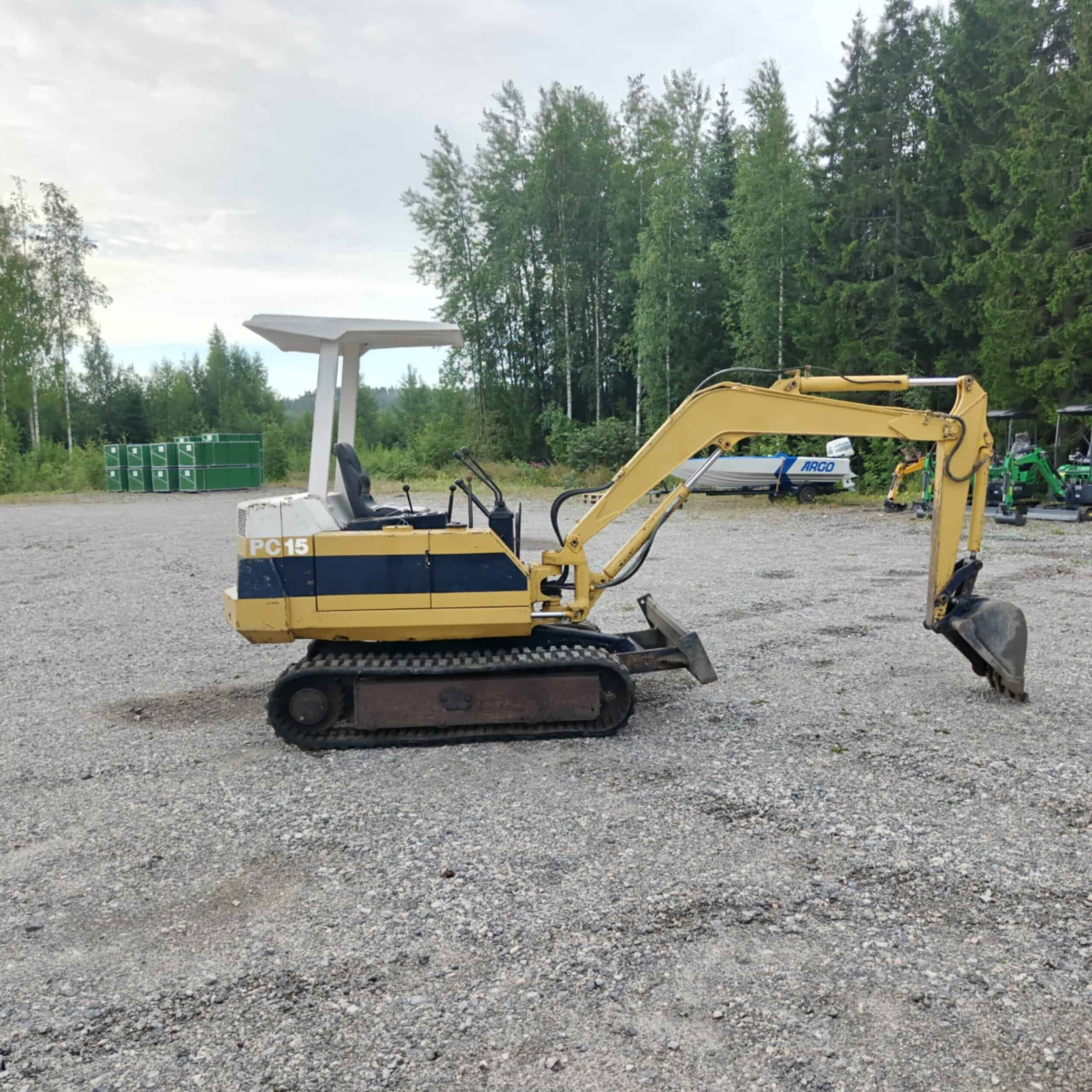 KOMATSU PC15-2 Kumitelainen minikaivuri - Image 10