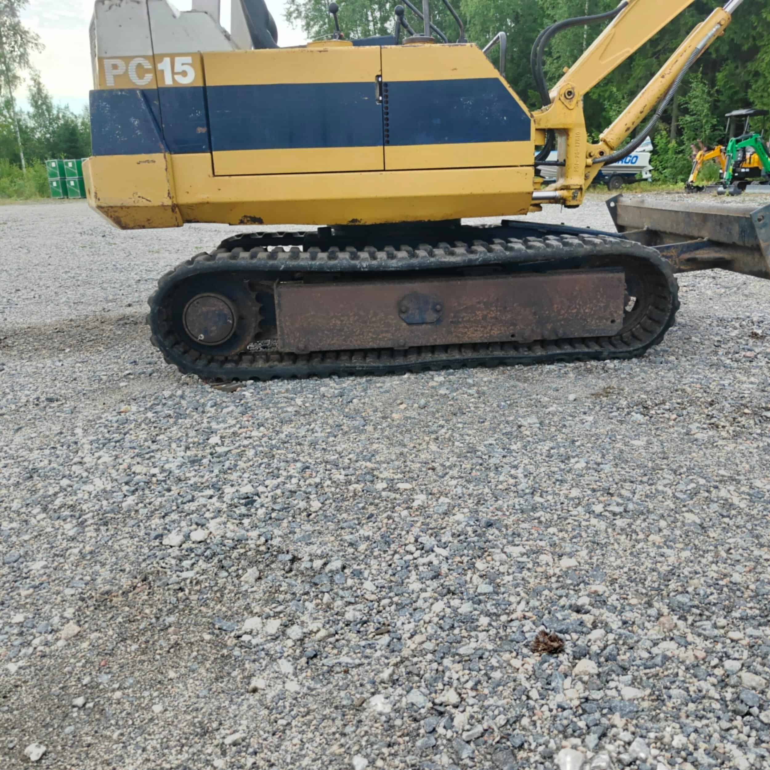 KOMATSU PC15-2 Kumitelainen minikaivuri - Image 13