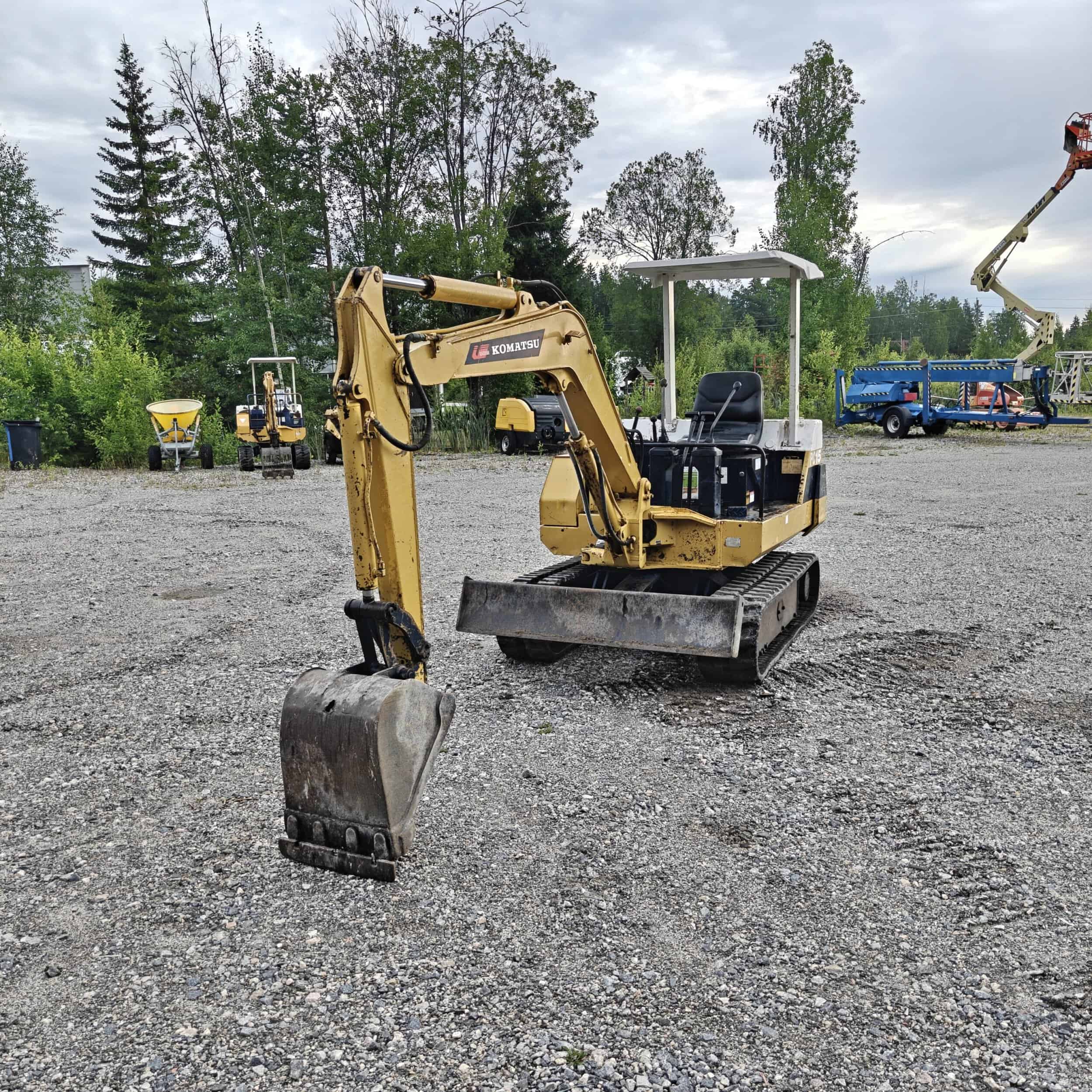 KOMATSU PC15-2 Kumitelainen minikaivuri - Image 6