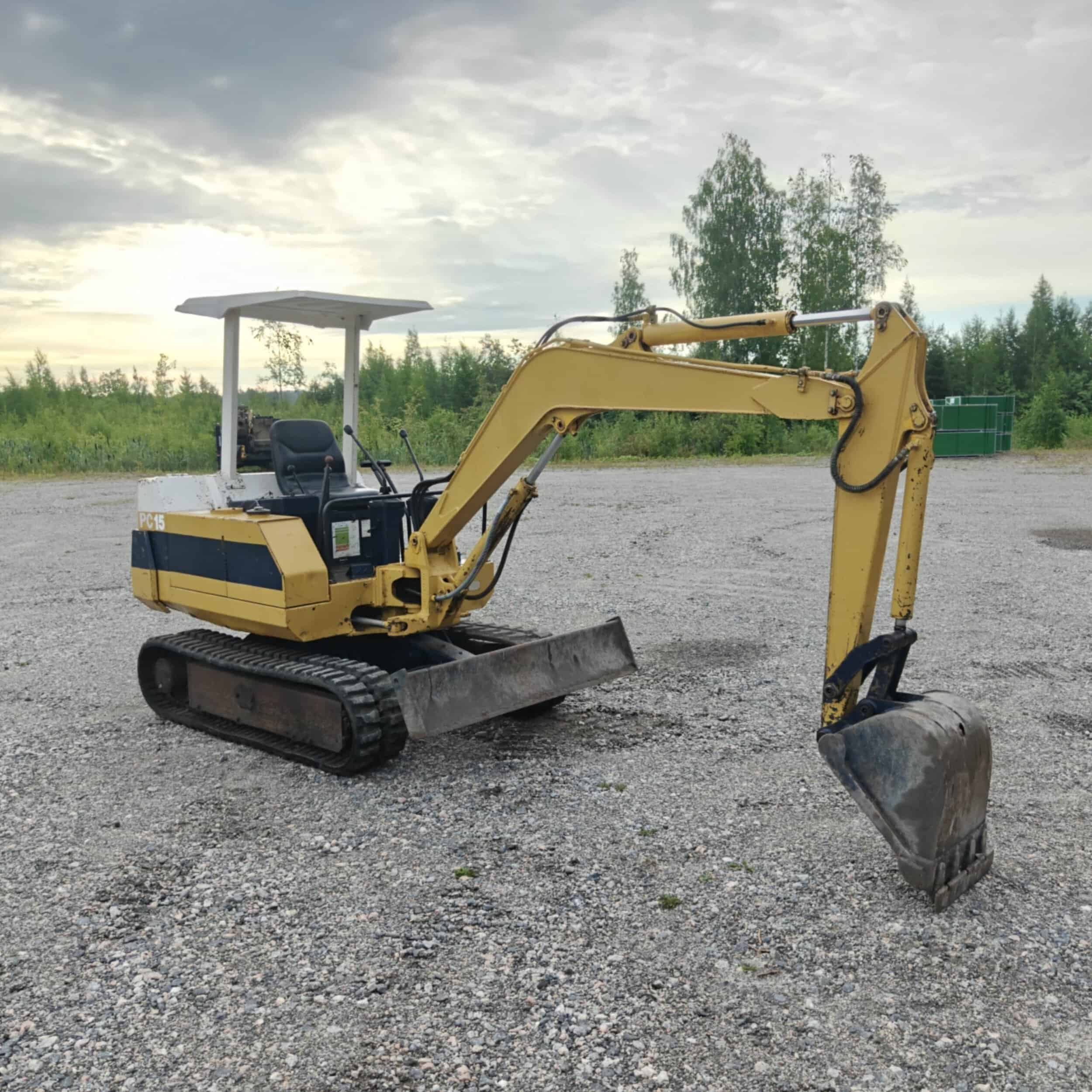 KOMATSU PC15-2 Kumitelainen minikaivuri - Image 4