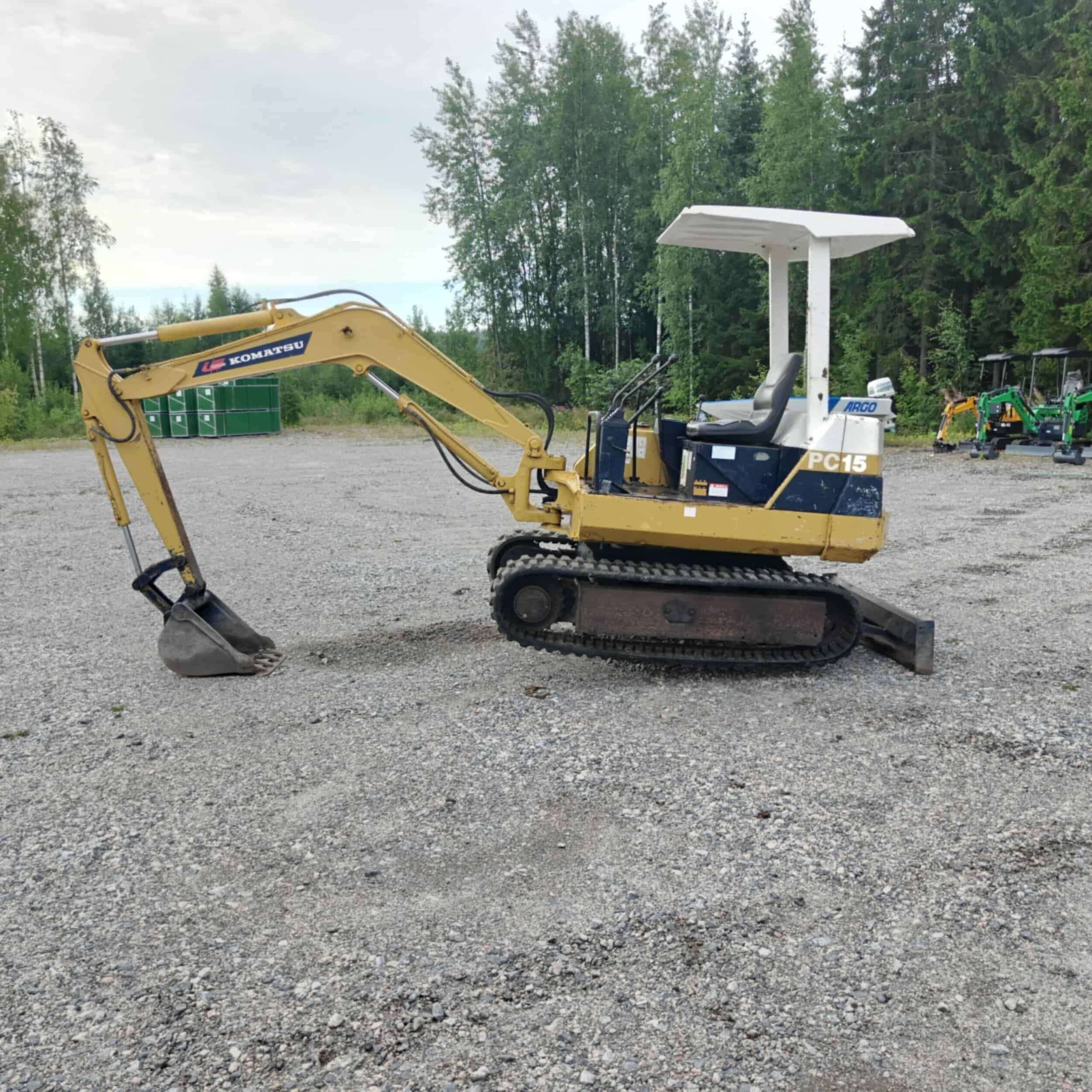 KOMATSU PC15-2 Kumitelainen minikaivuri - Image 3
