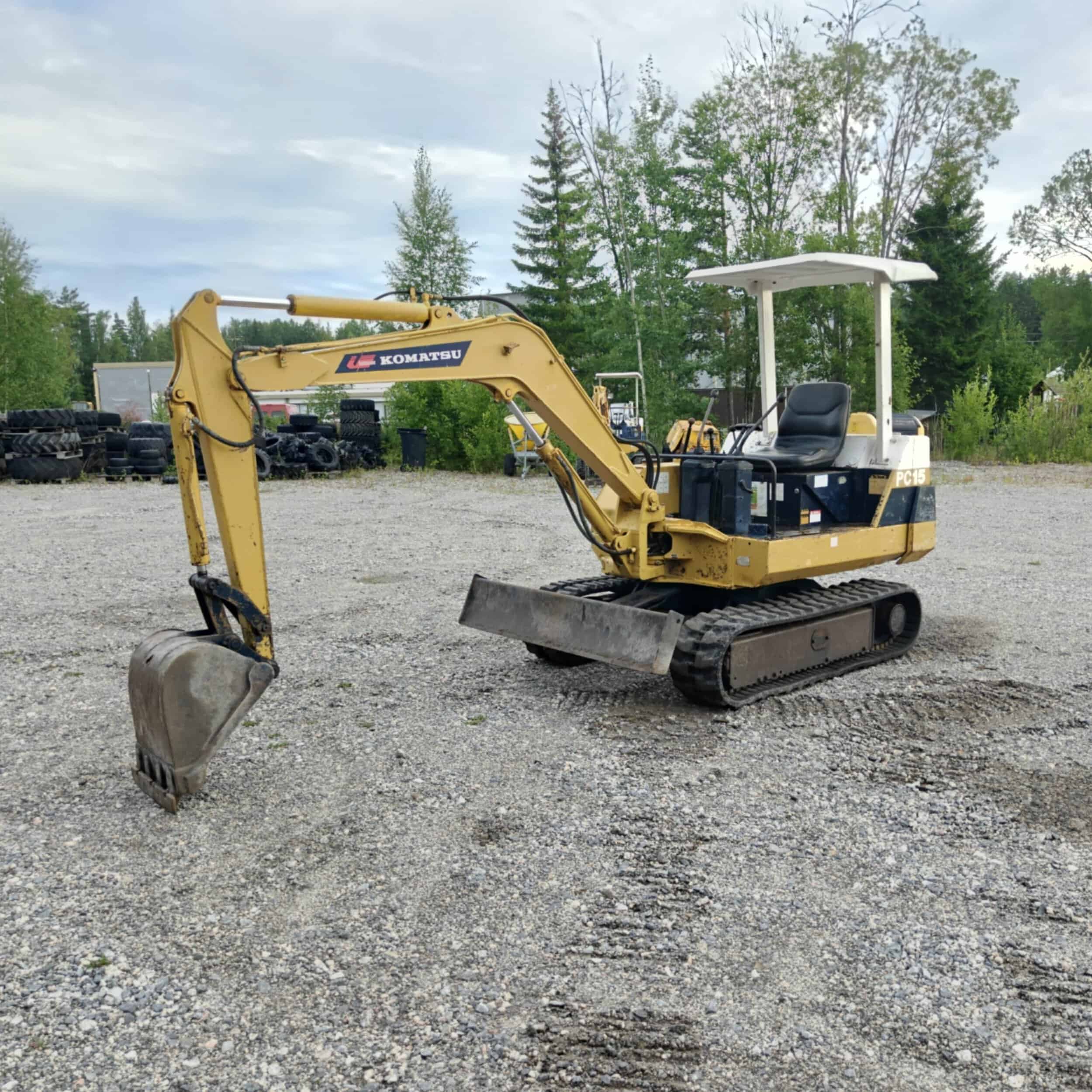 KOMATSU PC15-2 Kumitelainen minikaivuri