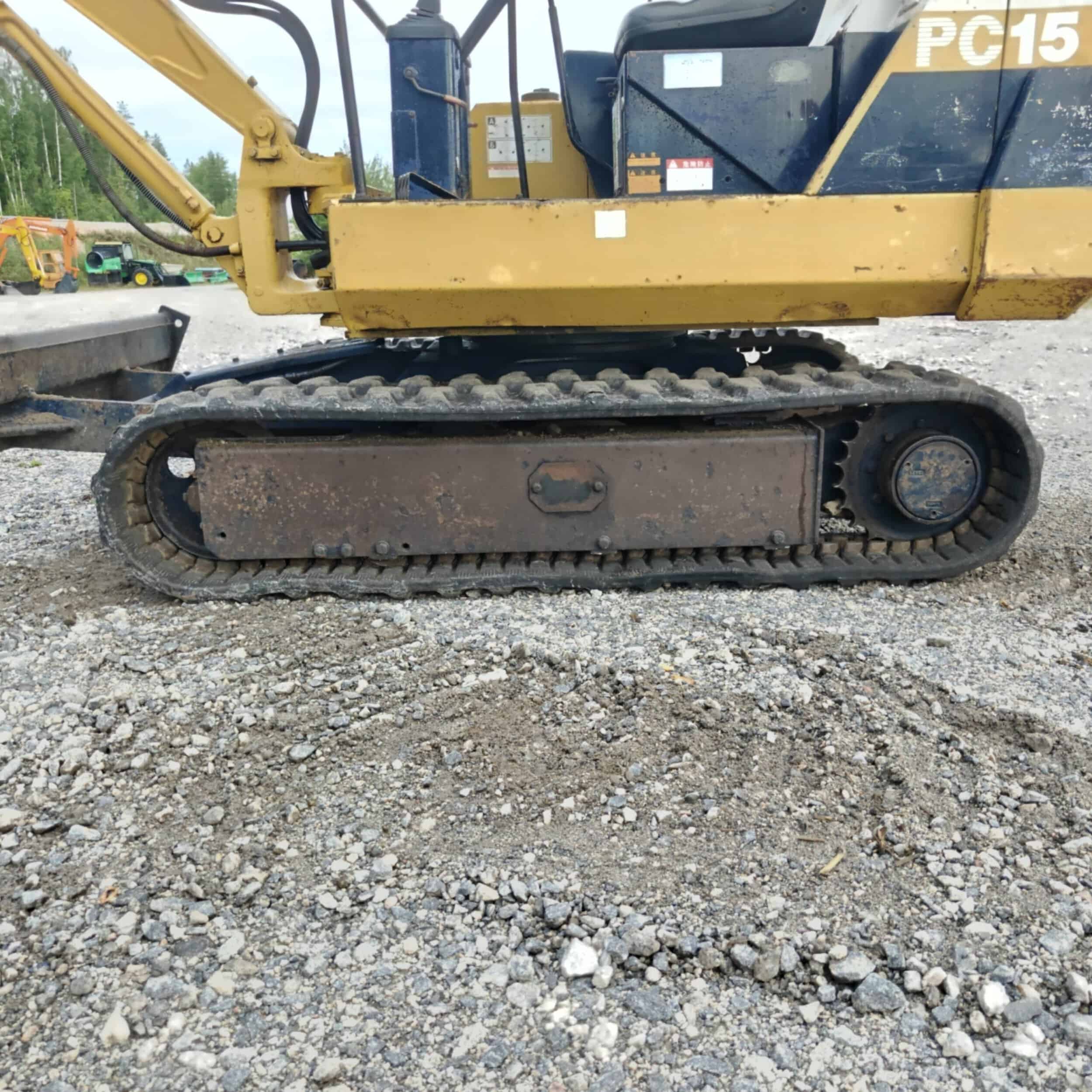 KOMATSU PC15-2 Kumitelainen minikaivuri - Image 11