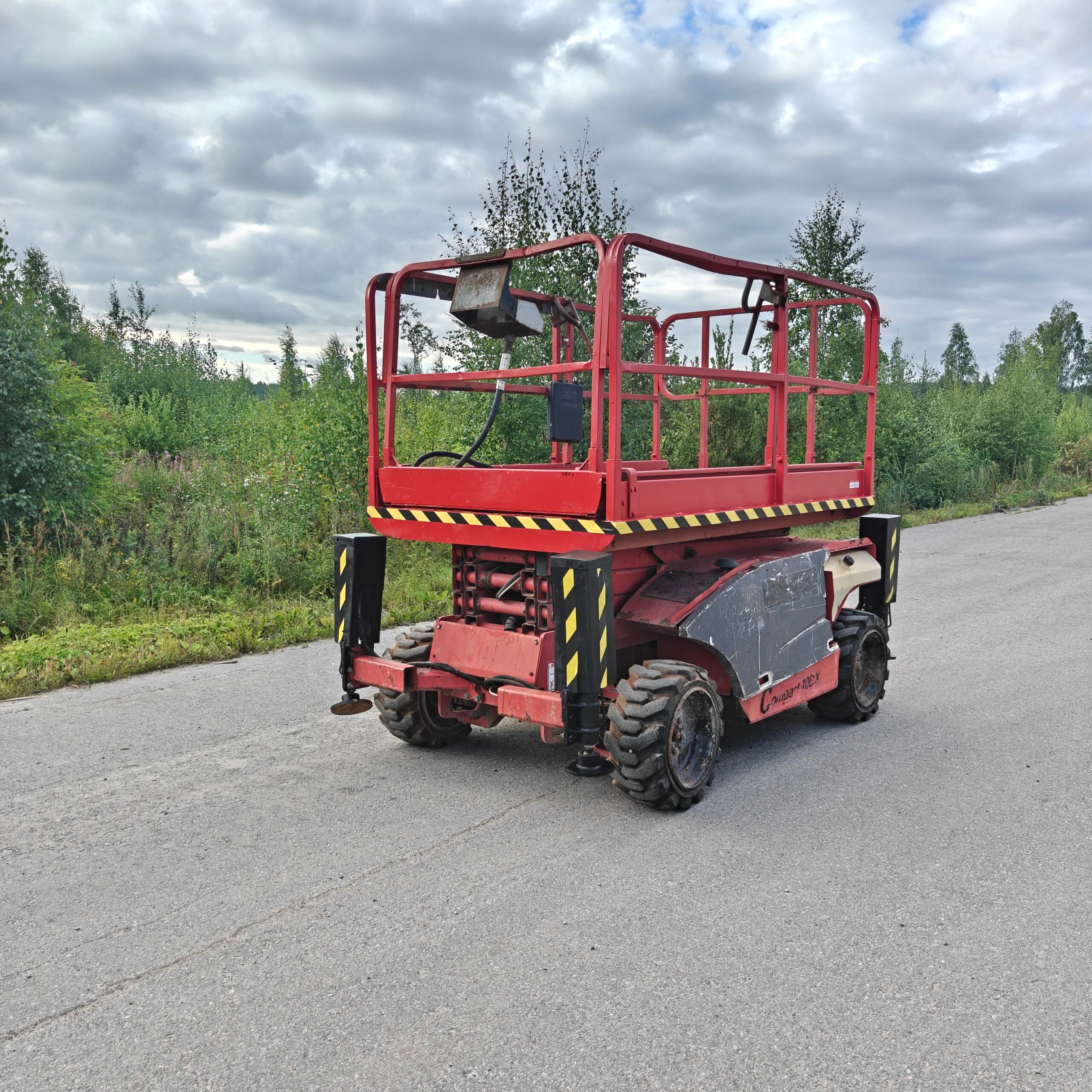 Haulotte Compact 10DX 4x4 Diesel saksilavanostin - Image 3