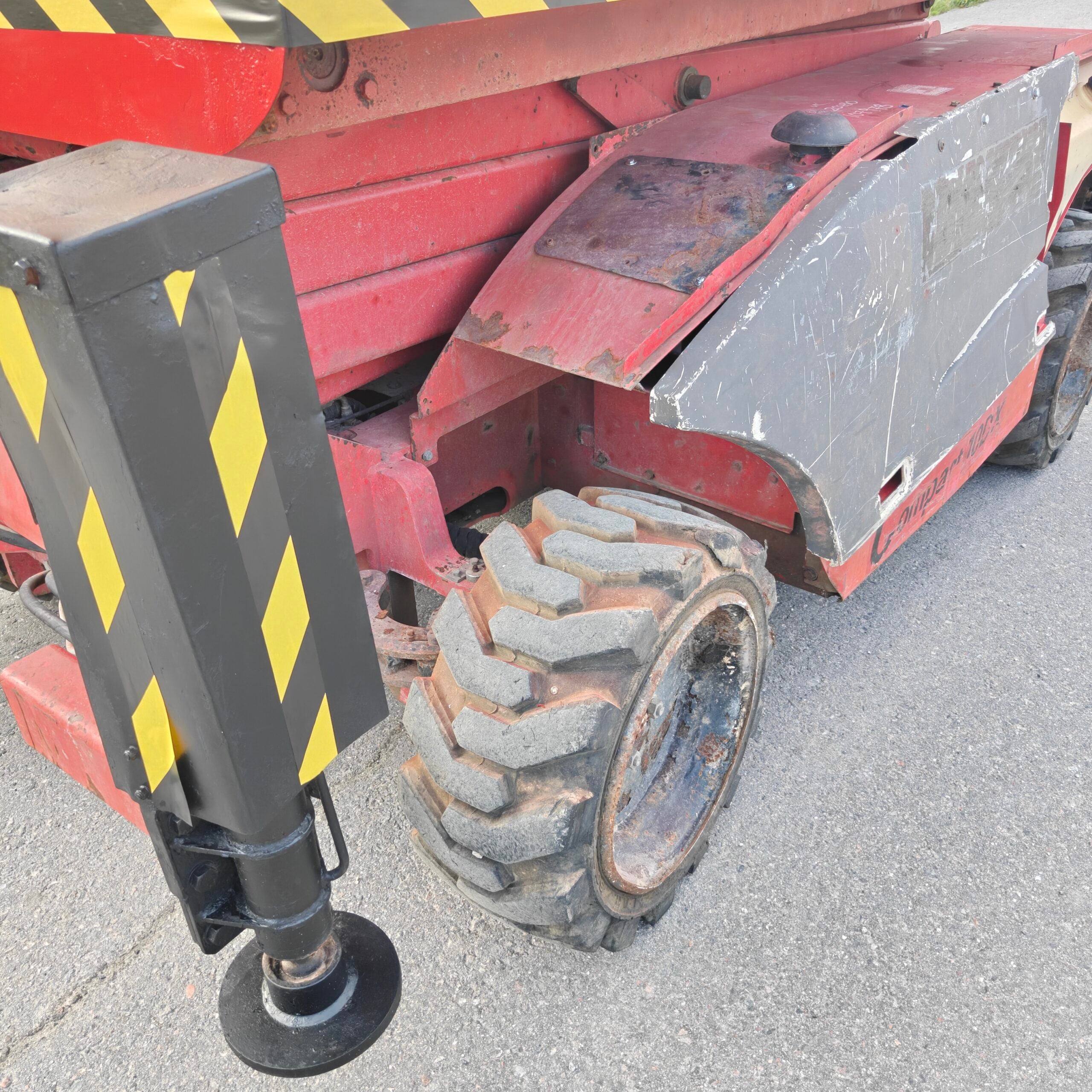 Haulotte Compact 10DX 4x4 Diesel saksilavanostin - Image 12