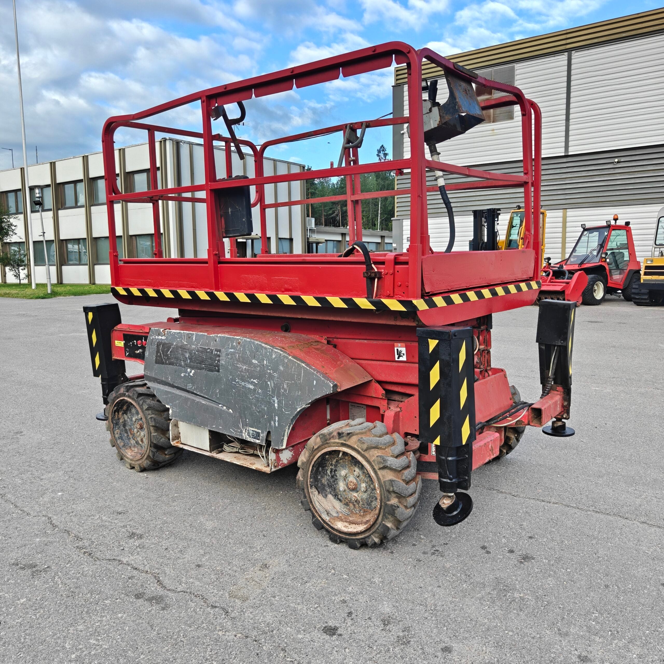 Haulotte Compact 10DX 4x4 Diesel saksilavanostin - Image 5