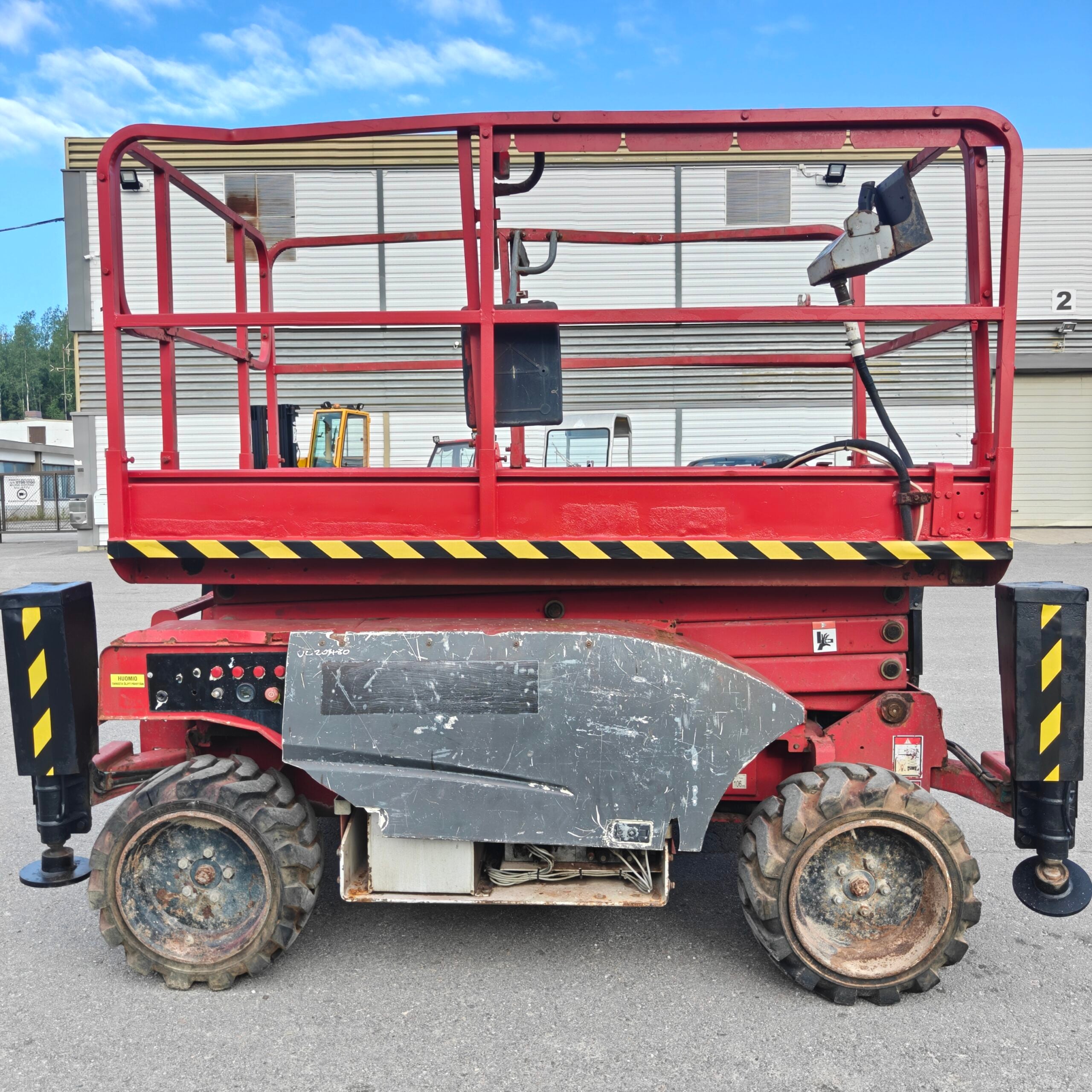 Haulotte Compact 10DX 4x4 Diesel saksilavanostin - Image 11