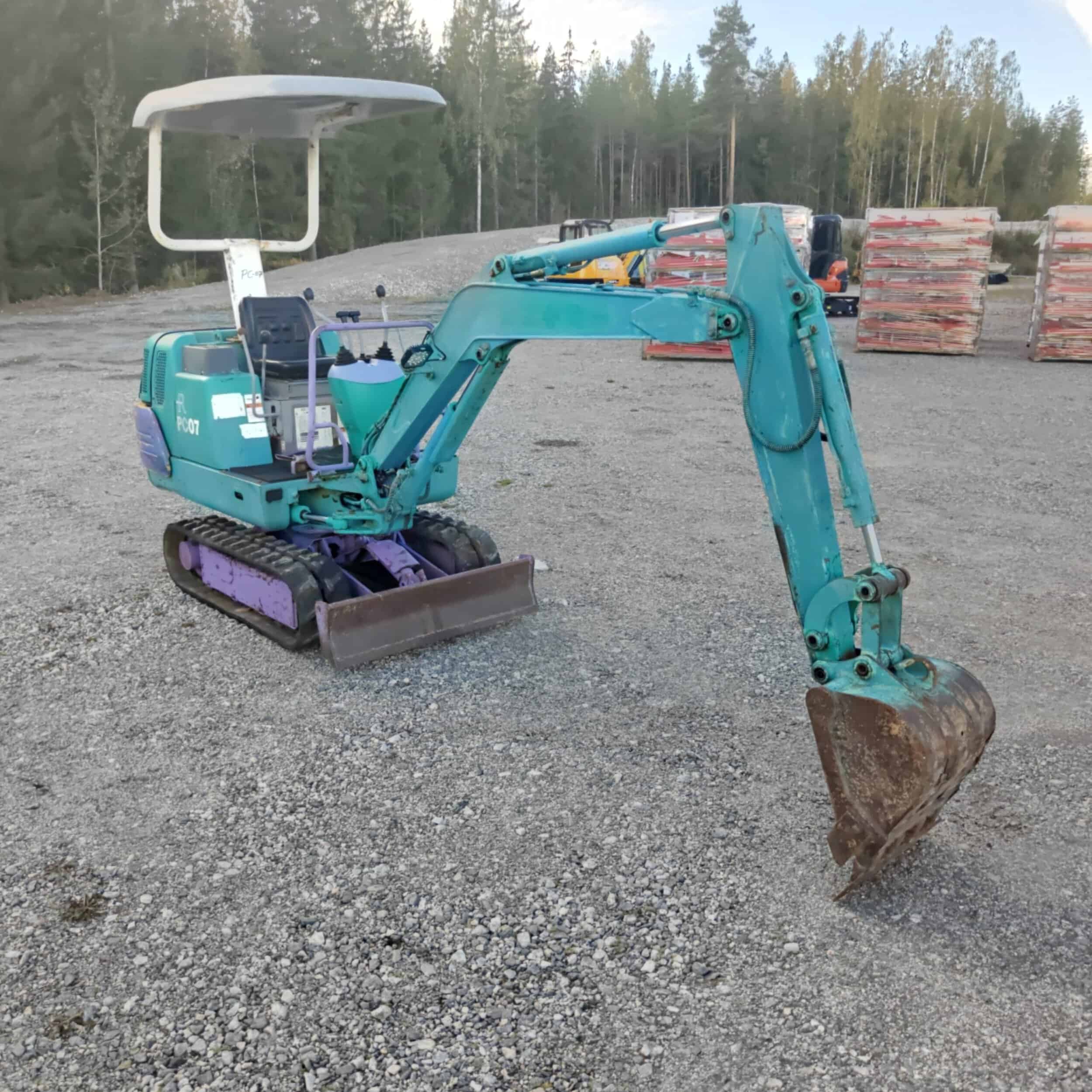 KOMATSU PC07-2E Kumitelainen minikaivuri