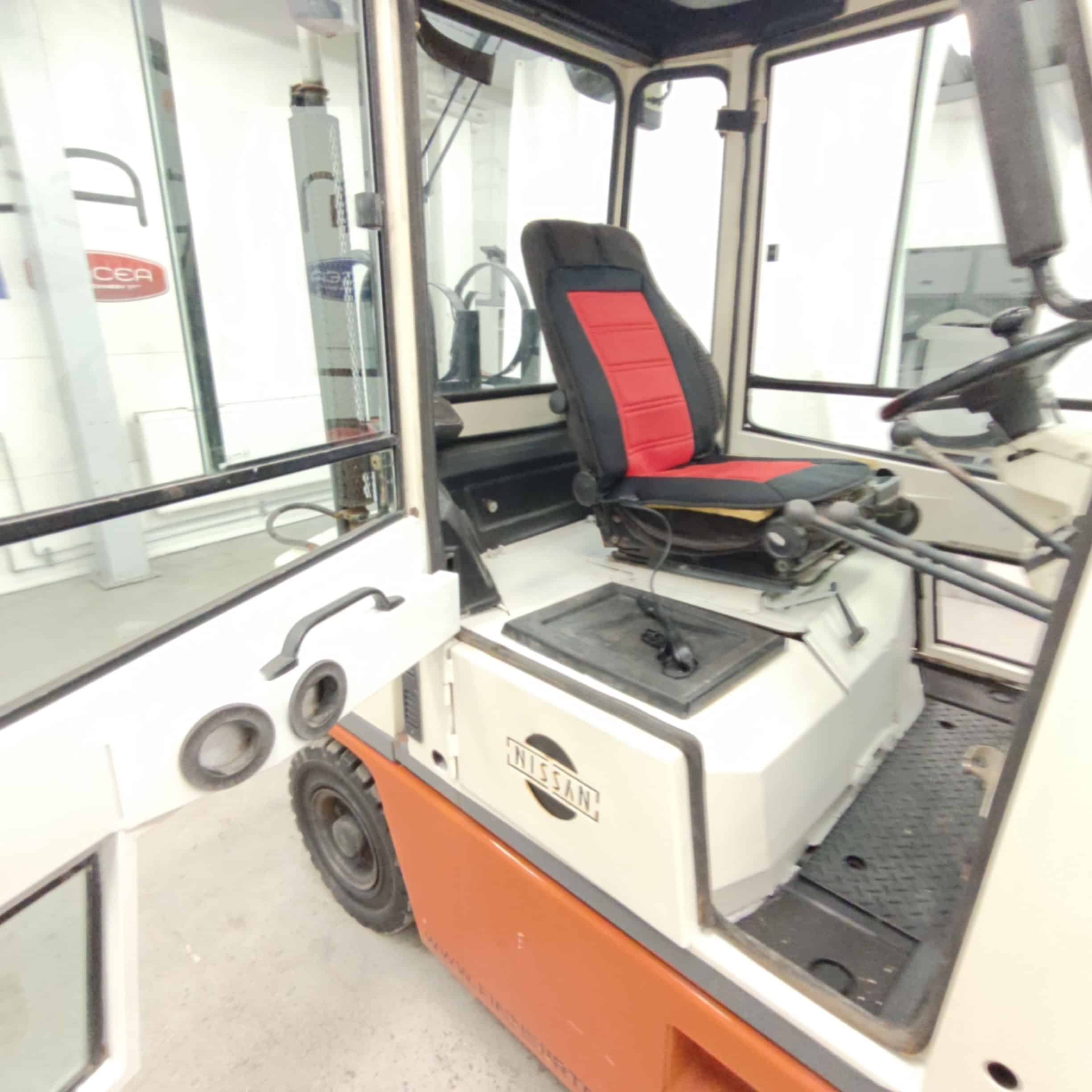 Nissan A25U Kaasutrukki vm. 1990 - Image 4