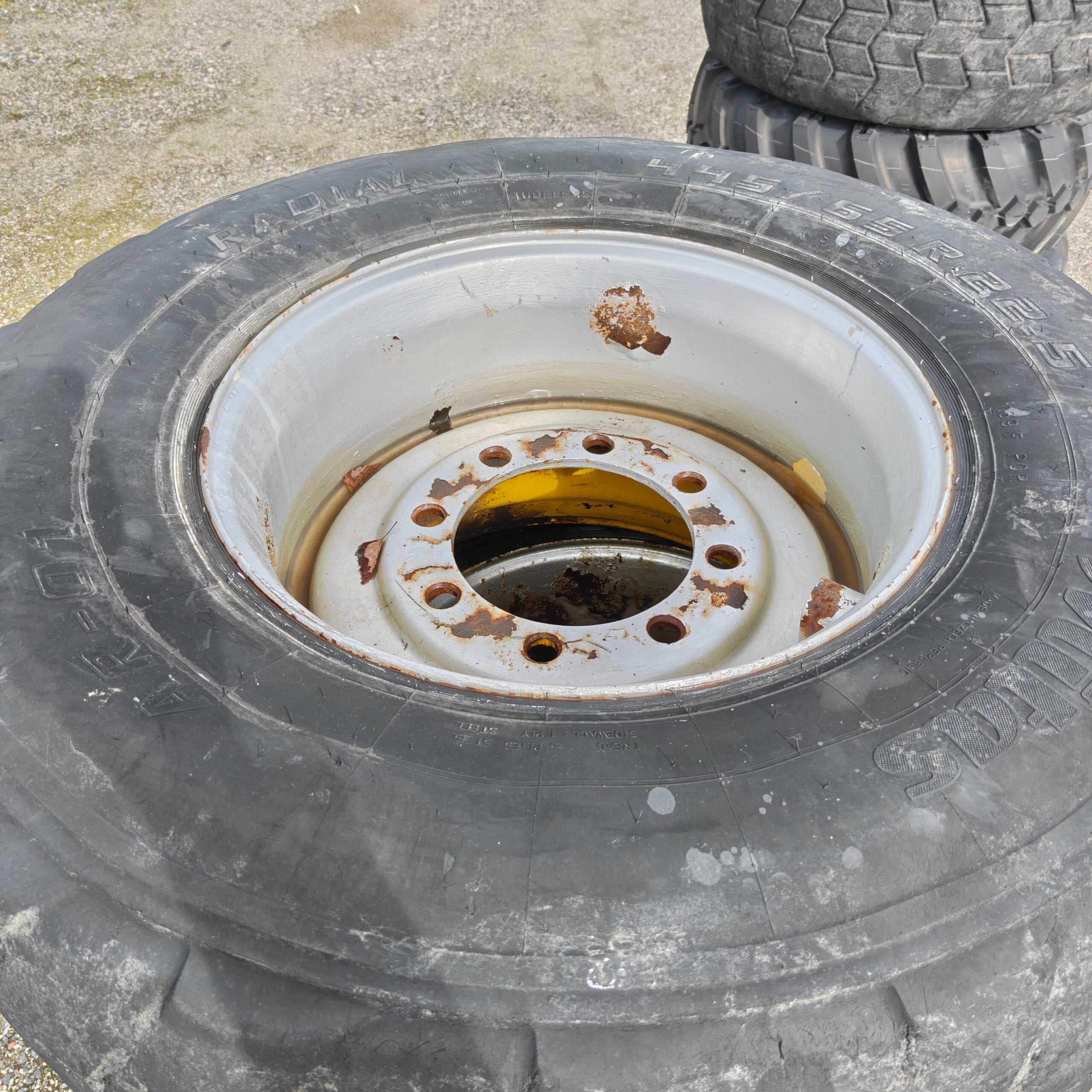 Merlo renkaat 445/65 R22,5 Käytetyt vanteineen - Image 4