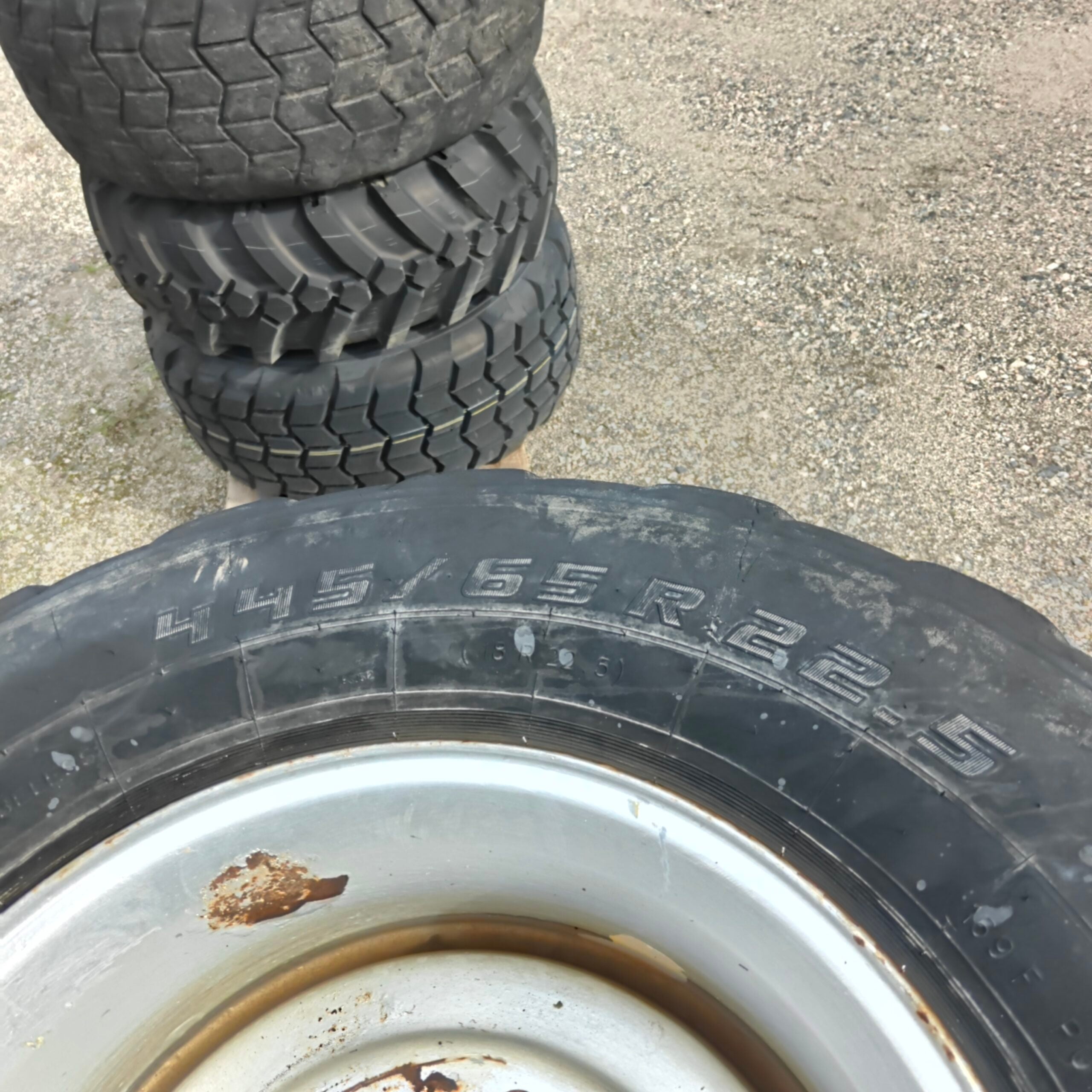 Merlo renkaat 445/65 R22,5 Käytetyt vanteineen - Image 3