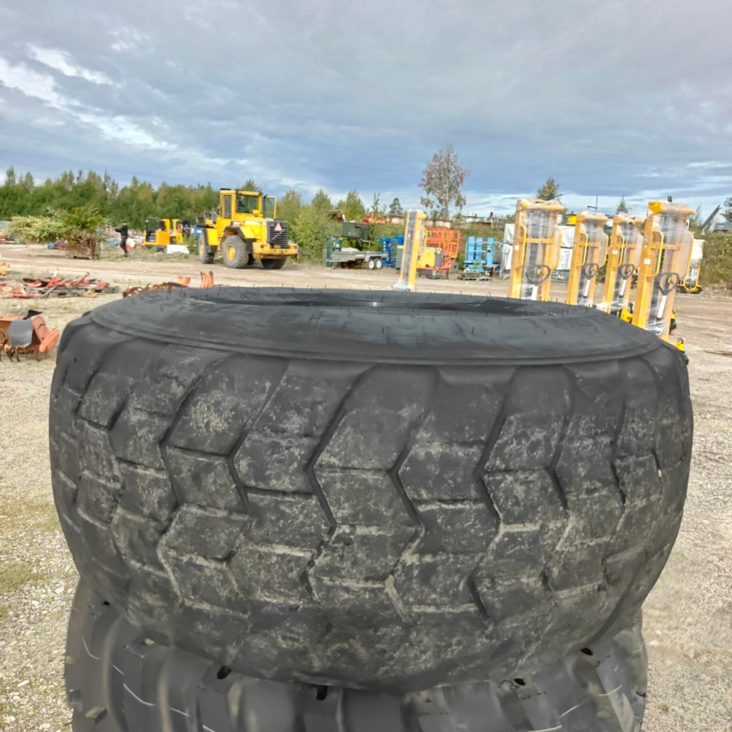 Merlo renkaat 445/65 R22,5 Käytetyt vanteineen - Image 2