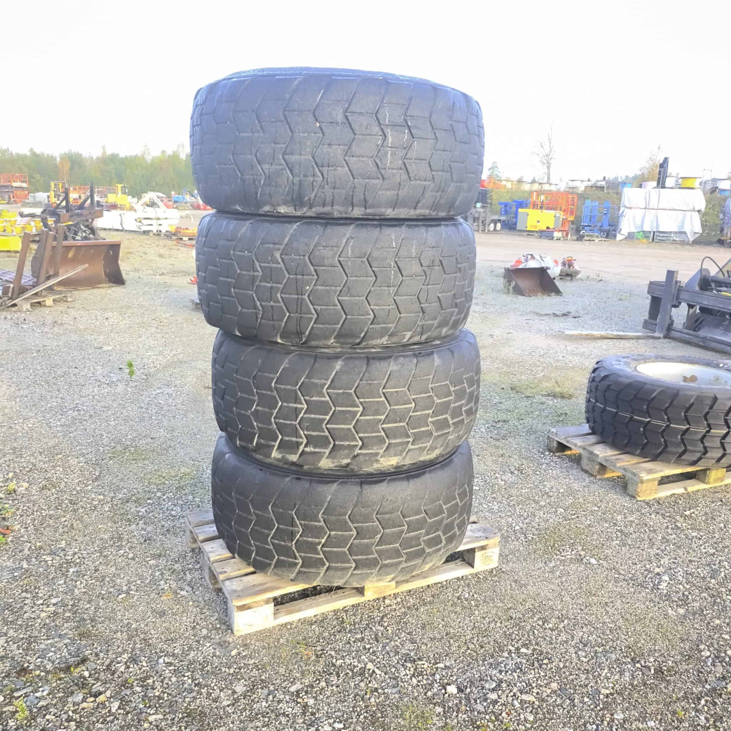 Merlo renkaat 445/65 R22,5 Käytetyt vanteineen