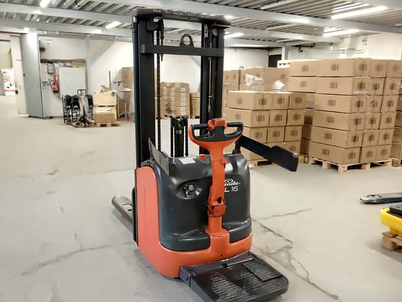 Linde L16 Sähkökäyttöinen pinoamistrukki vm. 2001